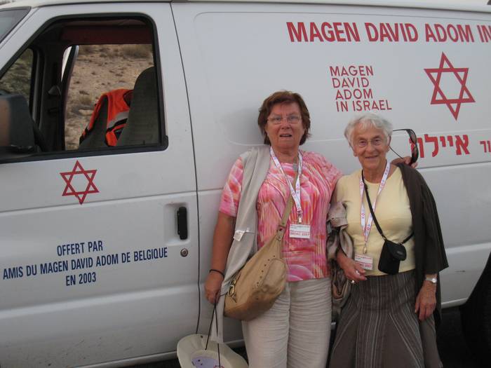 L’ambulance offerte par les « Amis Belges » en 2003 photo ambulance 2003