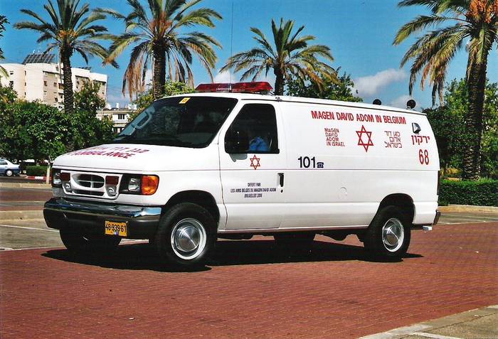 L’ambulance offerte par les « Amis Belges » en 2006 photo ambulance 2006