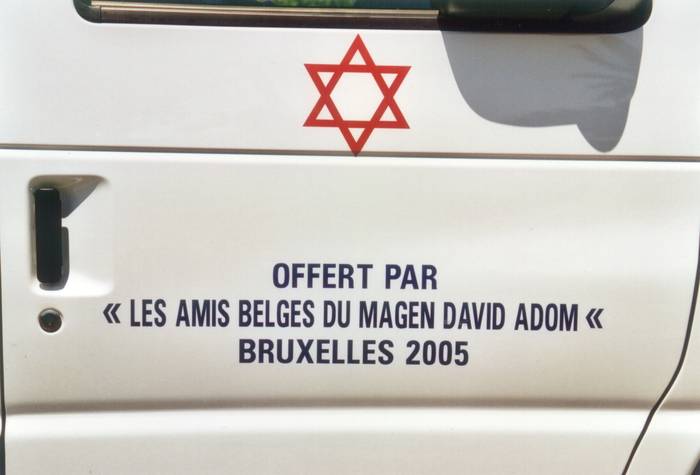L’ambulance offerte par les « Amis Belges » en 2005 photo ambulance 2005